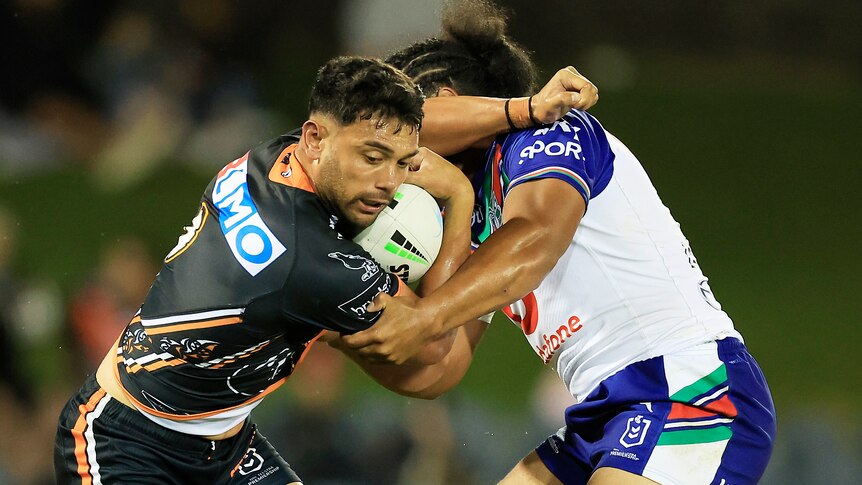 NRL ScoreCentre: Warriors vs Wests Tigers, Dragons vs Raiders live scores, stats and results