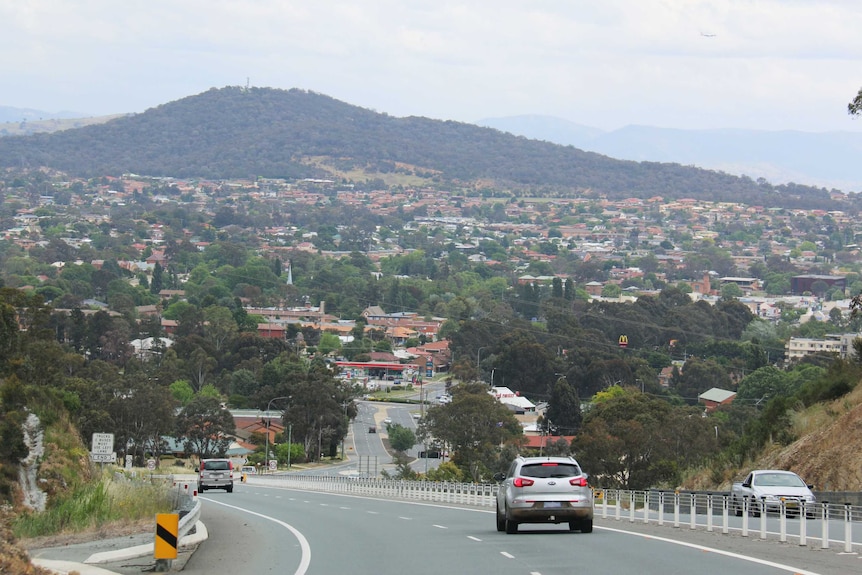 Queanbeyan from the Kings Highway