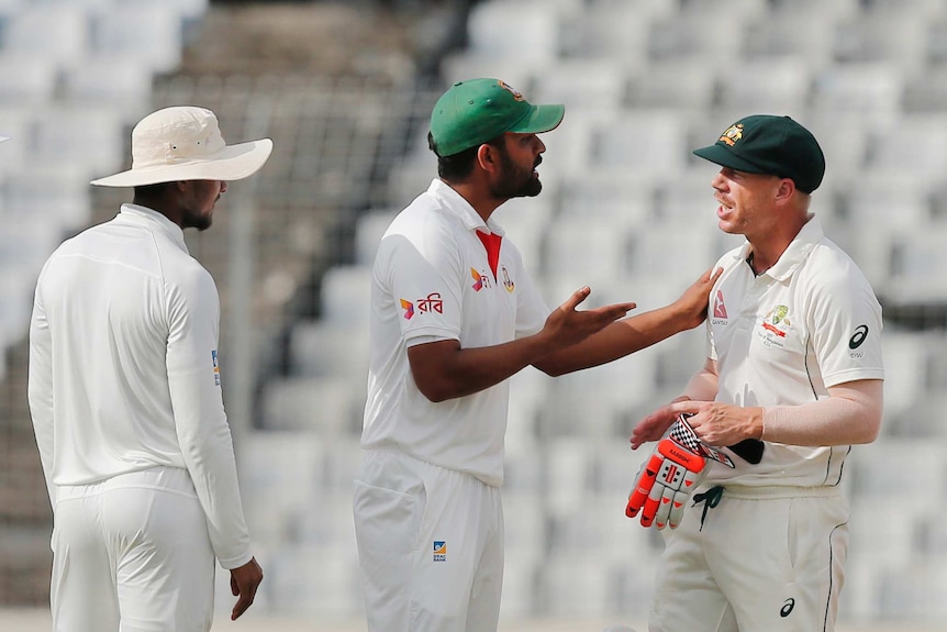 David Warner argues with Tamim Iqbal and Sabbir Rahman