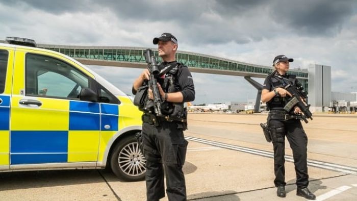 Polisi di Bandara Gatwick