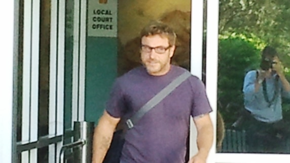 Former Hey Dad star, Ben Oxenbould leaving Gosford Local court.