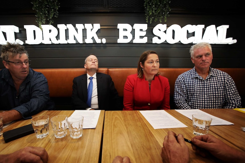 Bill Shorten and Fiona Phillips sit below the words "drink. be social"
