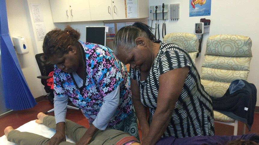 Anangu healers working with non Aboriginal client.