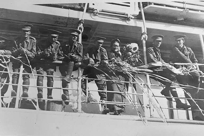 Black and white photo of soldiers on a boat leaving for WWI.