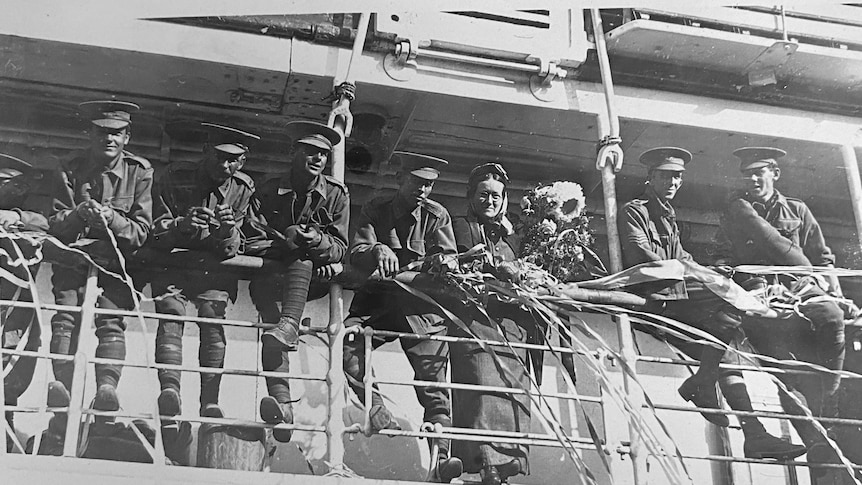 Black and white photo of soldiers on a boat leaving for WWI.
