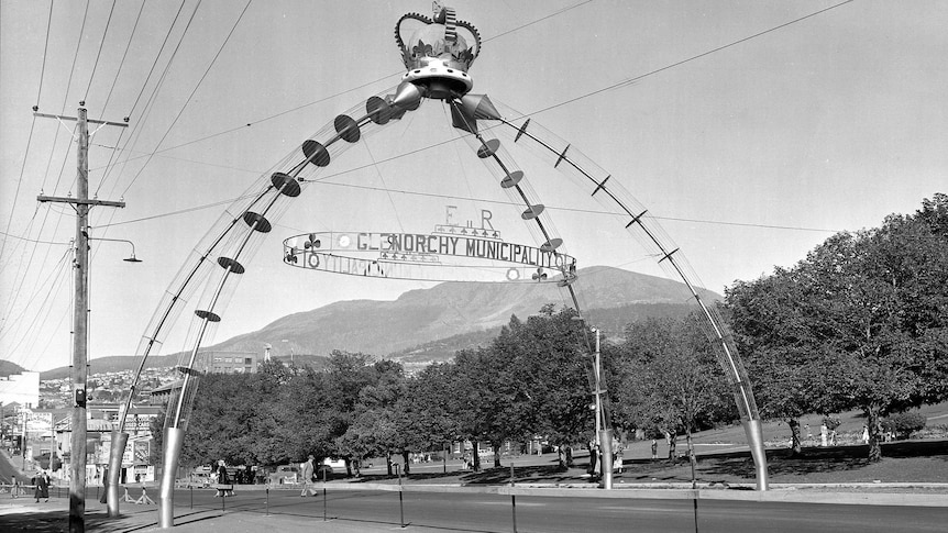 The Glenorchy Arch, with Mount Wellington kunanyi behind it