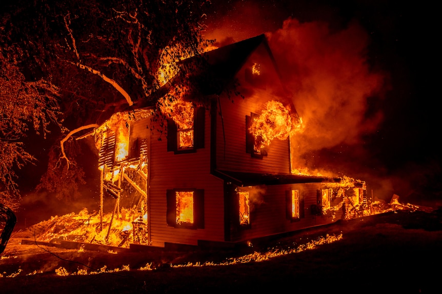 La casa de Dixie en llamas
