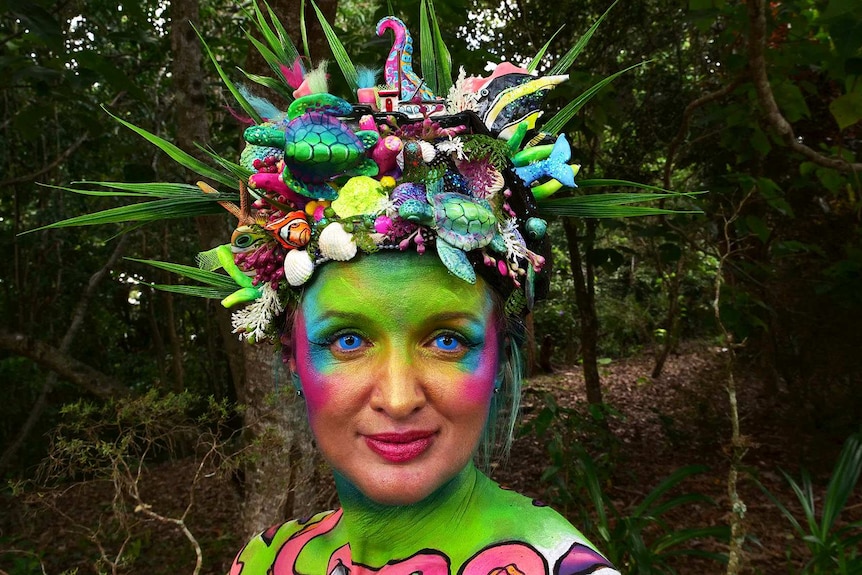 Body art brush and sponge winner face