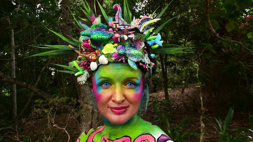 Body art brush and sponge winner face