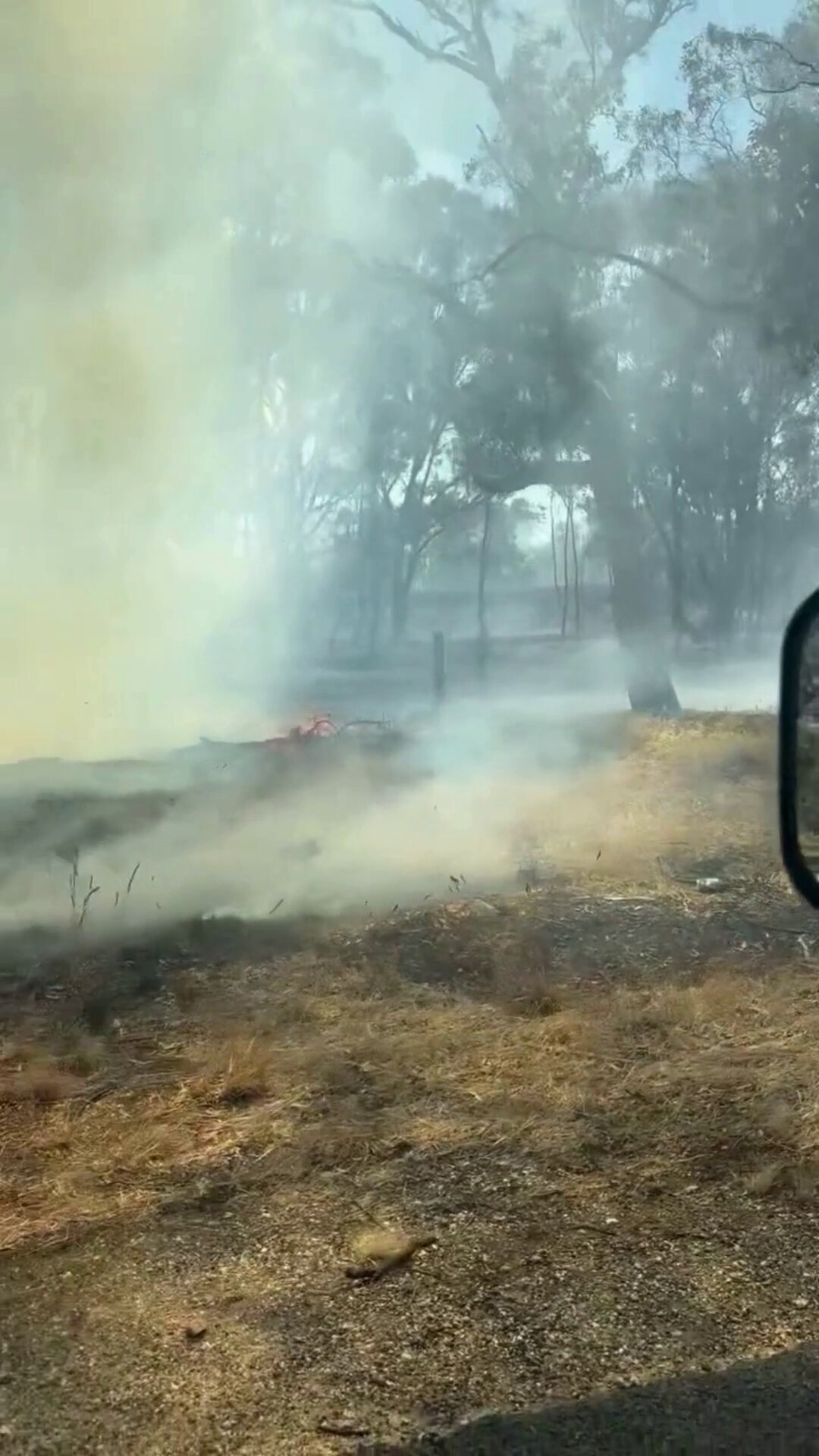 Firefighters battle blaze in central Victoria - ABC News