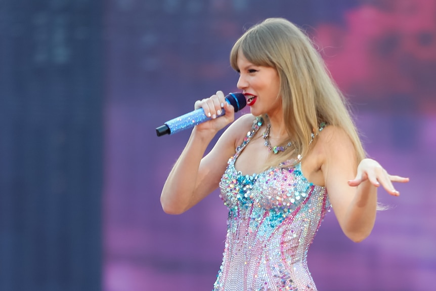 taylor swift performs in melbourne