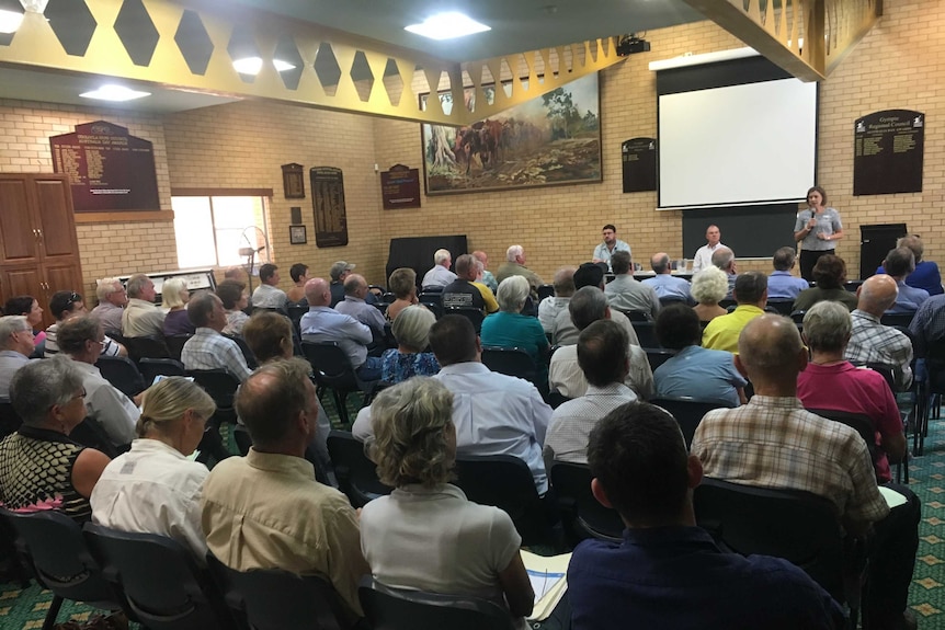 Shadow Environment Minister Deb Frecklington addresses landholders