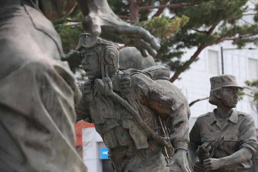 Statues depicting soldiers of the Korean War