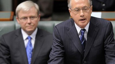 File photo: Kevin Rudd and Wayne Swann in parliament (AAP: Alan Porritt)