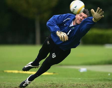 AC Milan sign Australian keeper Kalac - ABC News