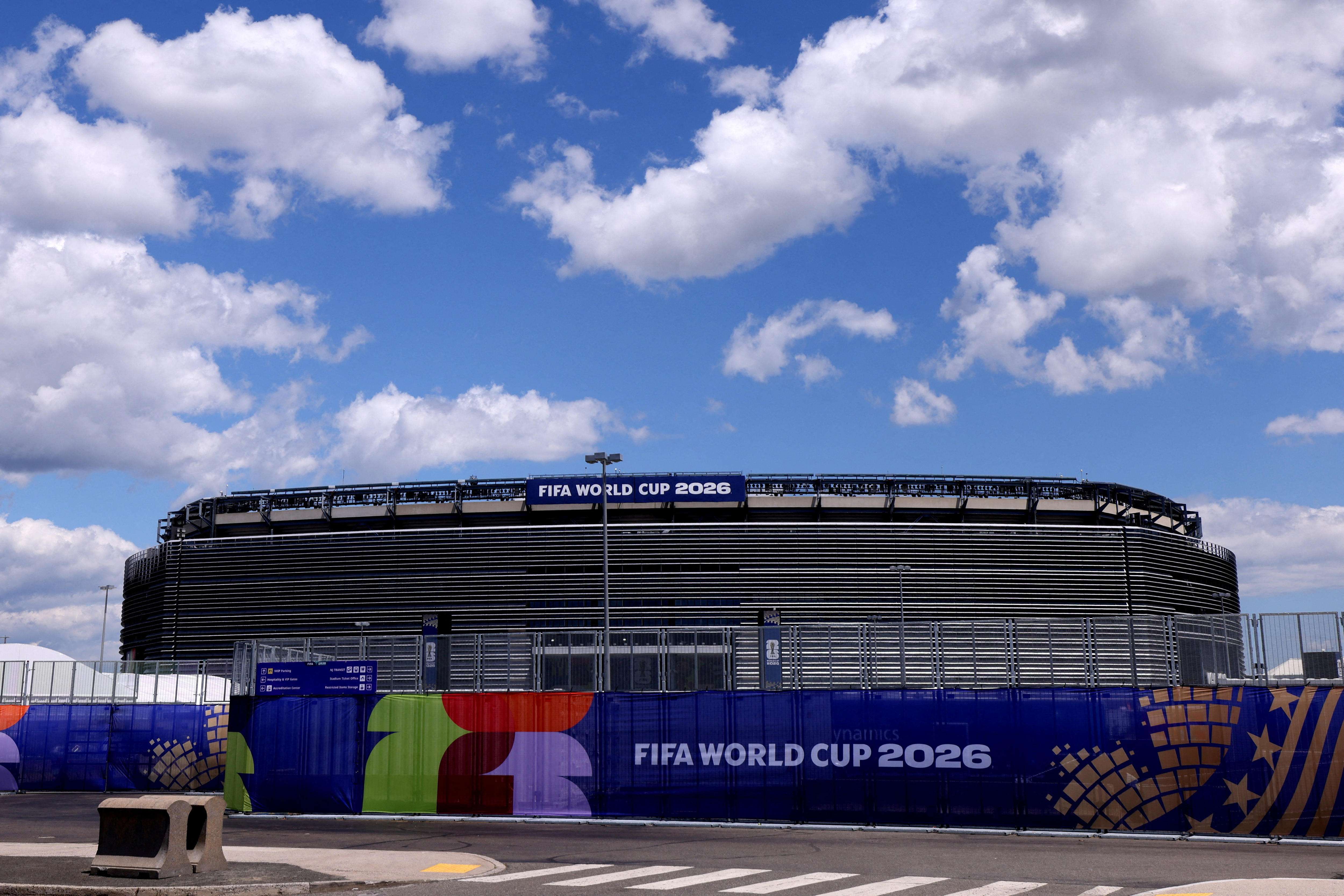 O Estádio de Nova York e Nova Jersey exibe sinalização da Copa do Mundo FIFA.