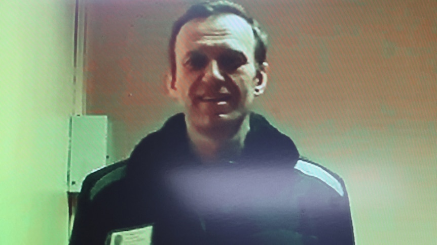 Россия переводит антипутинского политика Алексея Навального в тюрьму в Арктике