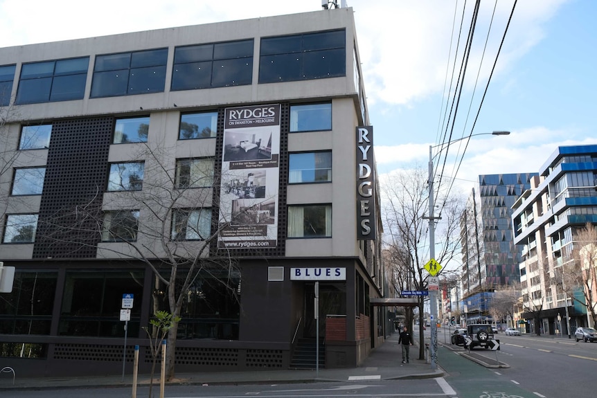 Rydges on Swanston, seen from the street, with powerlines overhead.