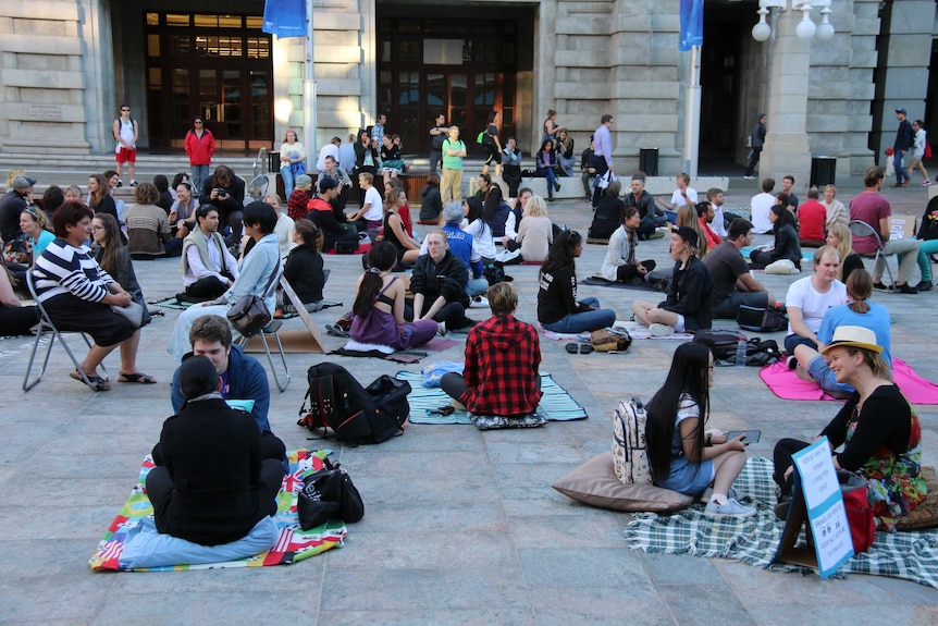 Gazing experiment in Perth CBD