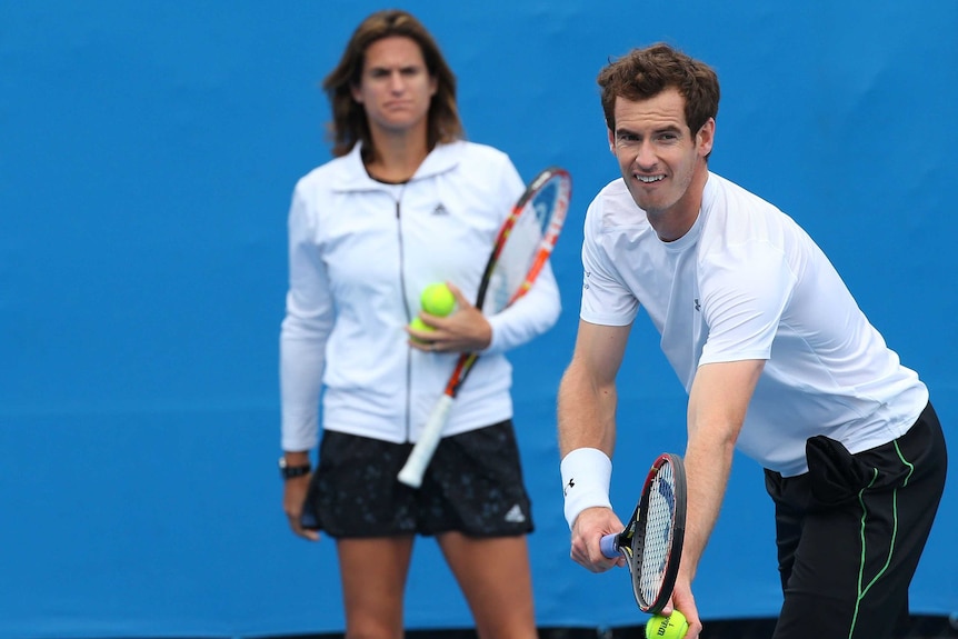Murray practices serve as Mauresmo watches on