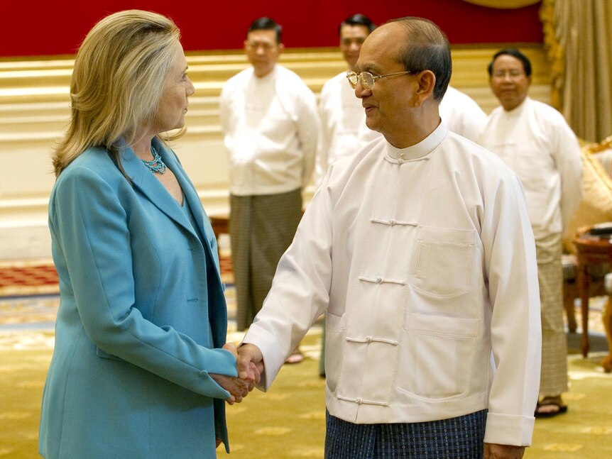 Burma President Thein Sein shakes hands with US Secretary of State Hillary Clinton.