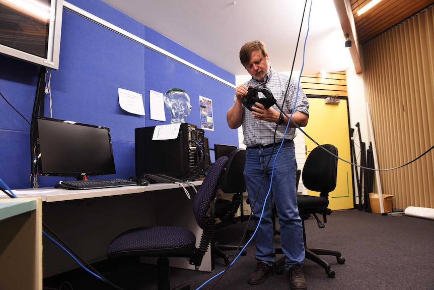 Professor Bruce Thomas in the VR lab at UniSA