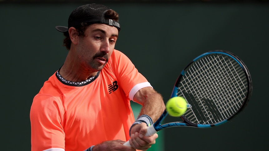 Der Australier Jordan Thompson schlägt den Weltranglisten-Dritten Stefanos Tsitsipas in einem großen Aufruhr in Indian Wells