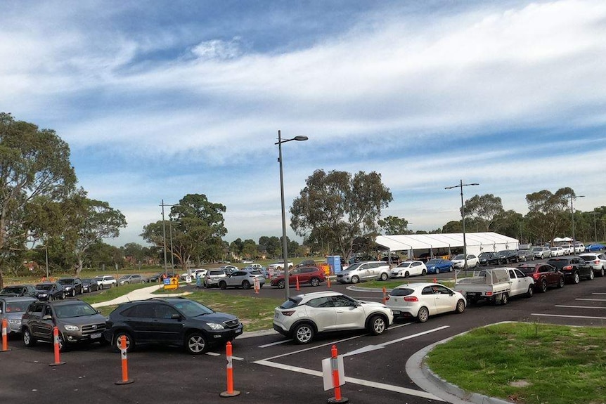 Motorists queue for coronavirus tests in Keysborough