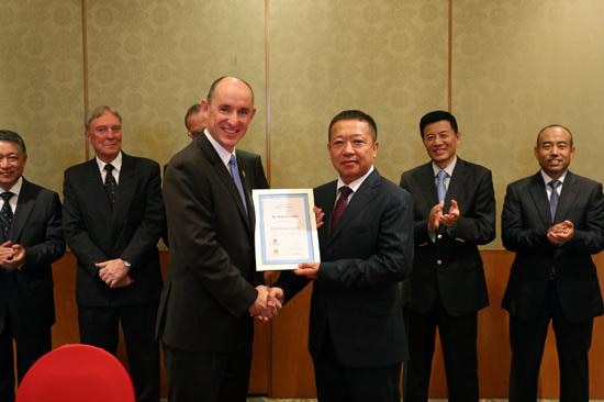 Minmetals Chairman Zhou Zhongshu and Stuart Robert, Assistant Minister of Australian Department of Defence