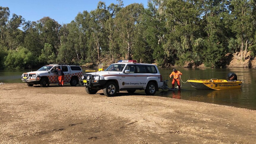 SES vehicle and boat at Oura Beach reserve on the Murrumbidgee River near Wagga Wagga.
