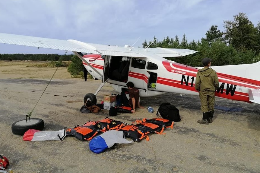 Flying Doctor - repacking plane