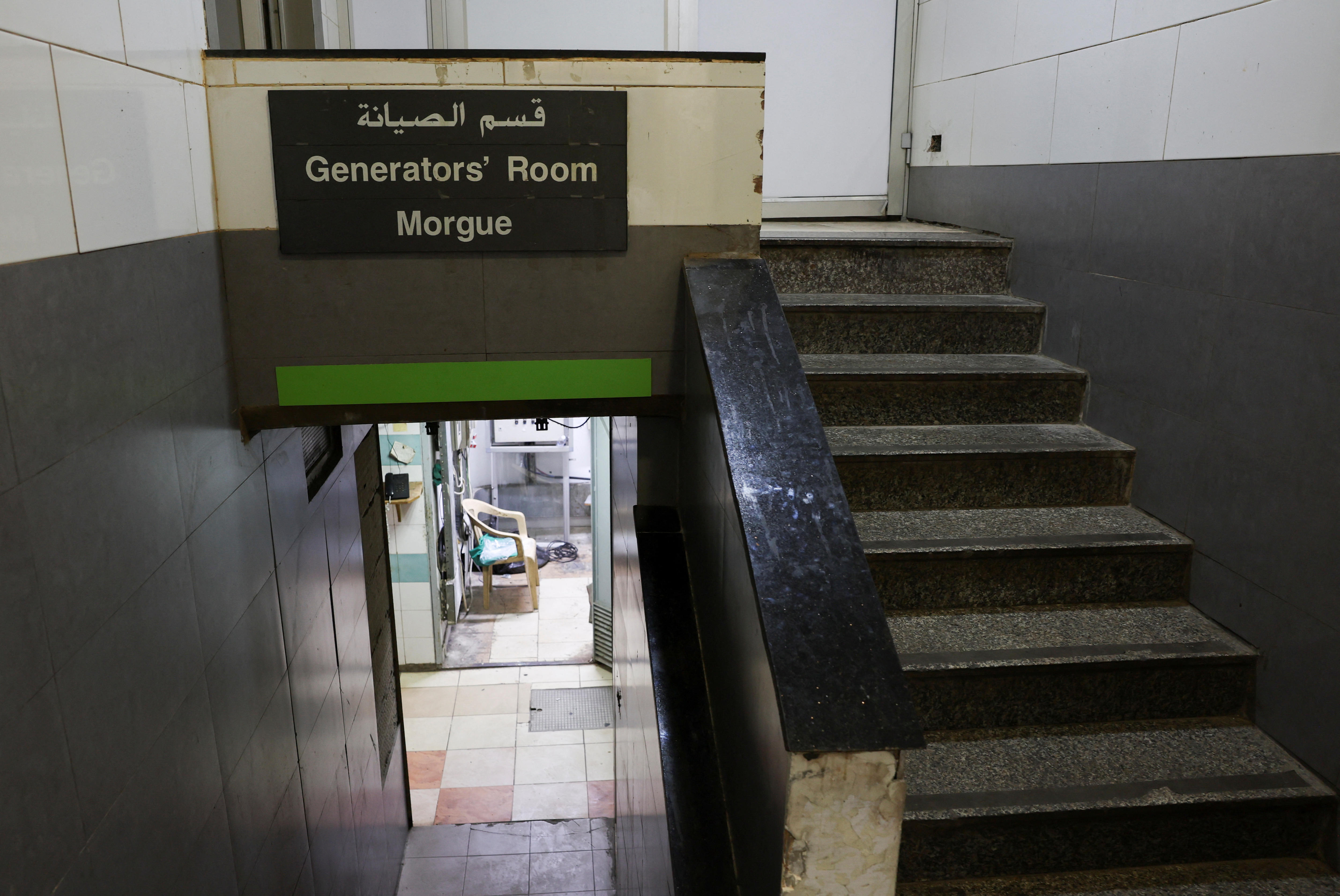 A staircase with 'morgue' written above it