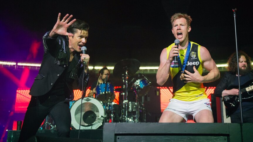 Jack Riewoldt joins The Killers on stage