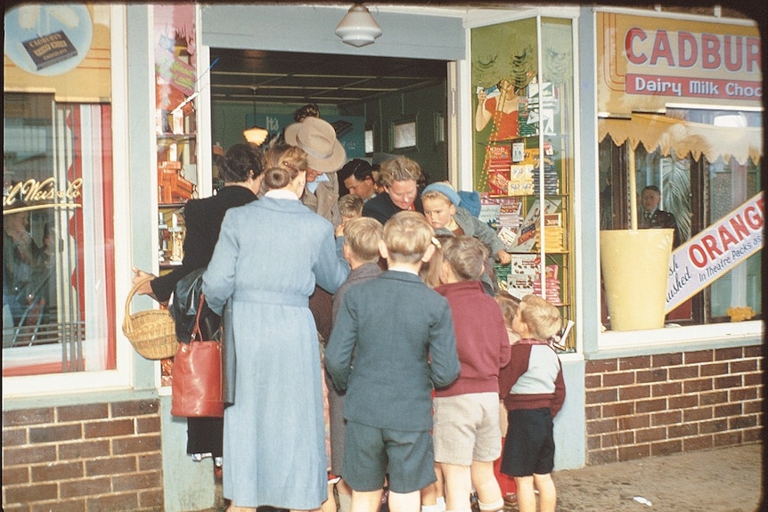 Toowoomba locals at Weis' original store on its opening in 1957, which was across from cinema.