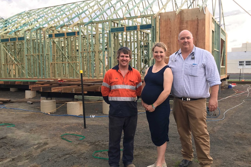 Builder with Luke and Kimberly Dwiyer standing in front of build.