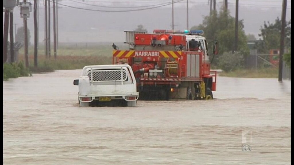 Floods threaten more towns as water moves downstream - ABC listen