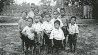 picture of aboriginal children removed from homes.