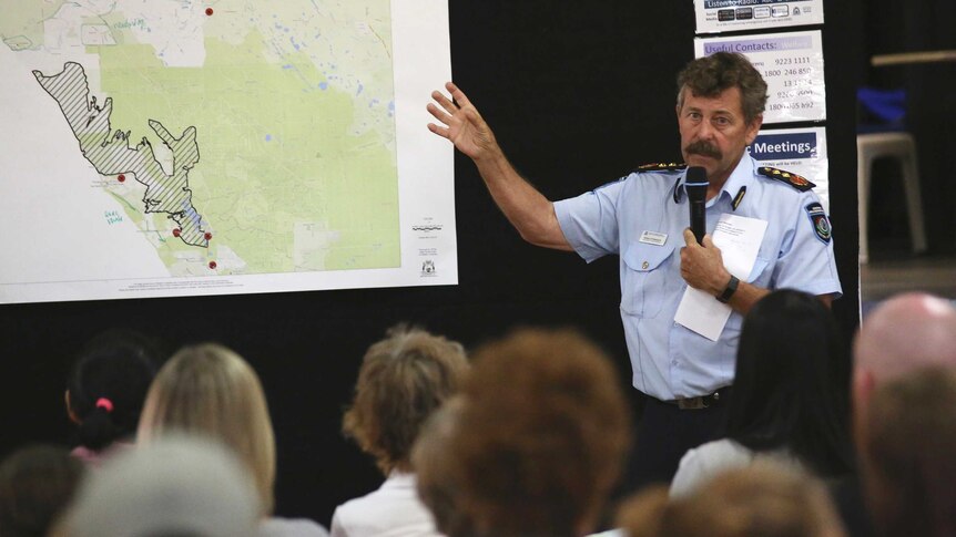Brad Stringer gives affected residents an update on the bushfire.