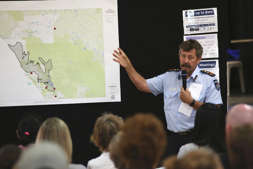 Brad Stringer gives affected residents an update on the bushfire.
