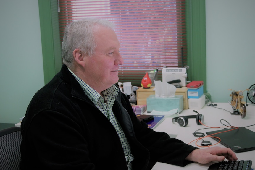 Man sits in front of computer