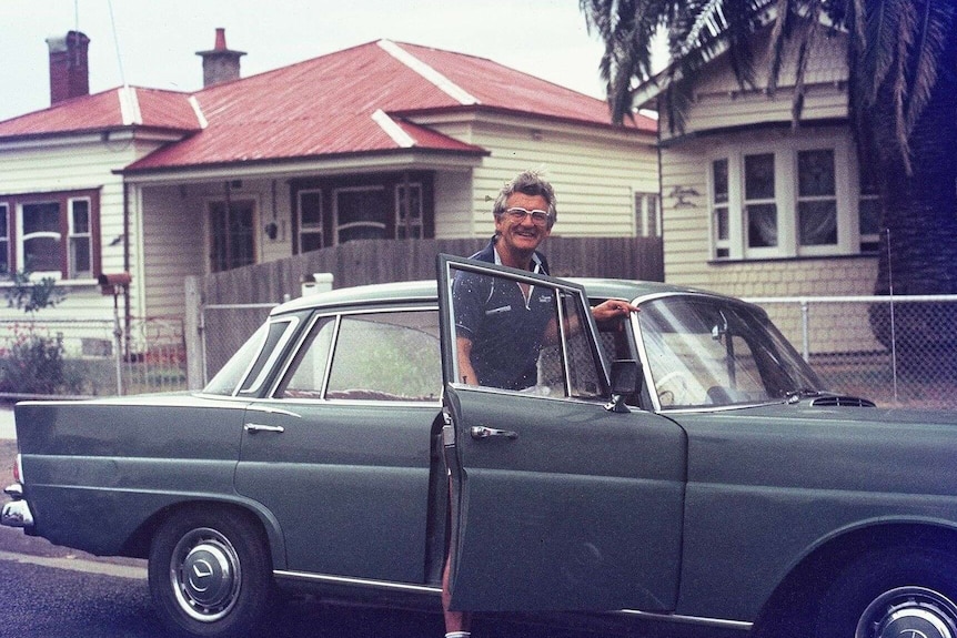 Bob Hawke getting into a car in Melbourne in 1980.