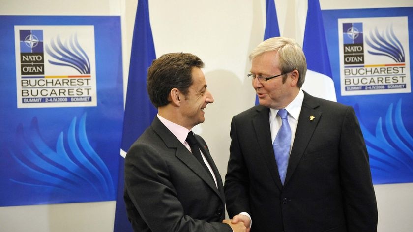 Nicolas Sarkozy and Kevin Rudd shake hands