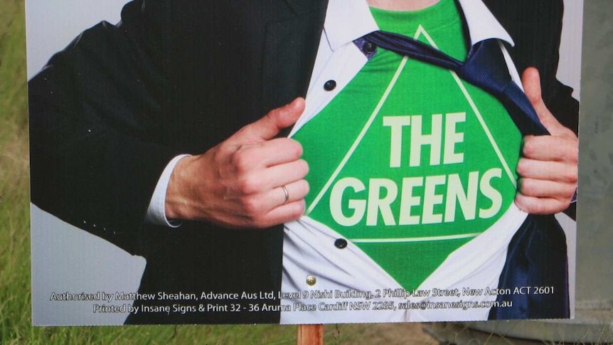 Image of anti-David Pocock corflute in 2022 federal election suggesting the independent candidate is actually a Green.