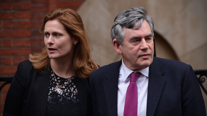 Gordon Brown (R) with his wife Sarah (L)