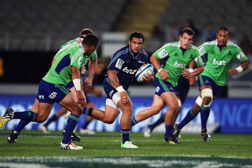 Weepu looks for an opening