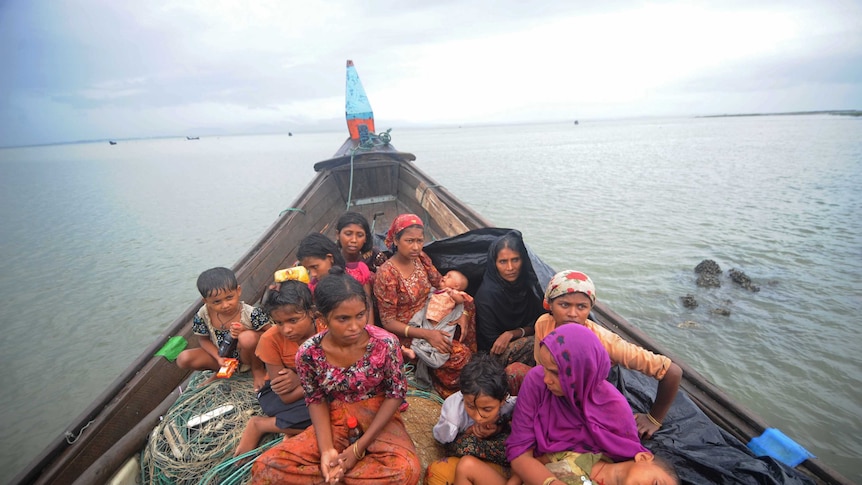 Rohingya refugees try to cross into Bangladesh