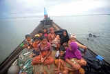 Rohingya refugees try to cross into Bangladesh