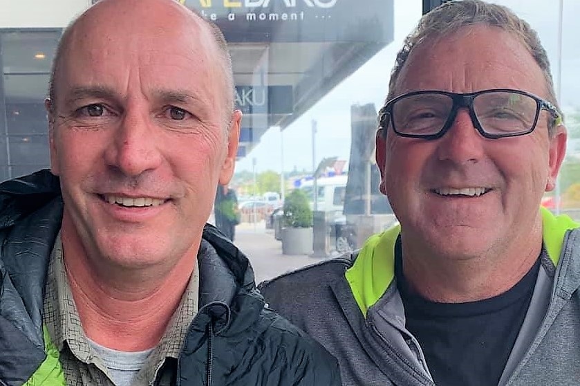 Darwin swimmer Michael Wells with New Zealand swimmer Philip Rush in a cafe