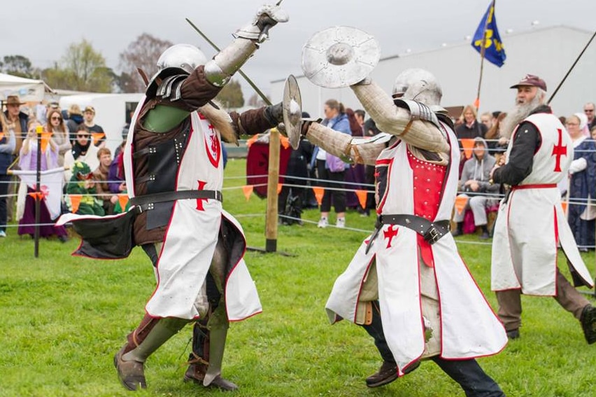 Sword fighting at the Tasmanian Medieval Festival, September 2016.