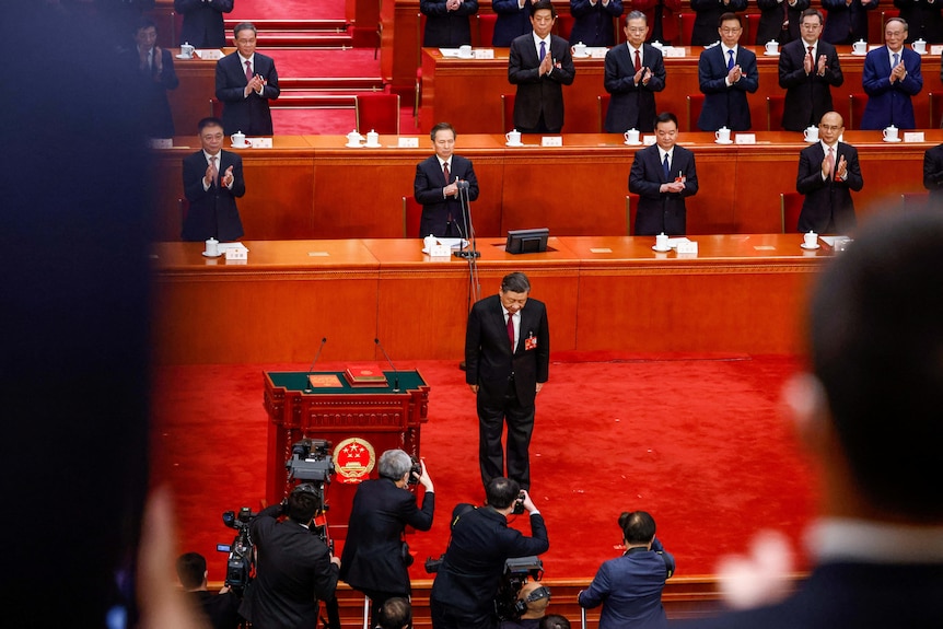 Chinese President Xi Jinping bows.